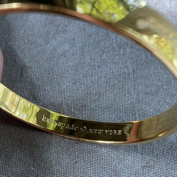 Kate Spade - Bridesmaid Idiom Bangle, gold tone bangle best friend ever engraved - Picture 8 of 10